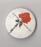 Protest button tegen Geweld, Verzamelen, Speldjes, Pins en Buttons, Gebruikt, Niet vindbaar, Niet vindbaar, Speldje of Pin