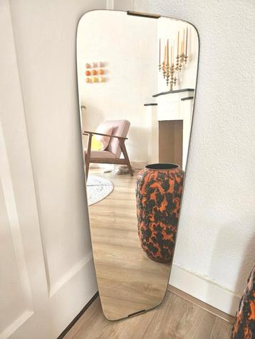 Vintage Mid Century 50s asymmetrische spiegel beschikbaar voor biedingen