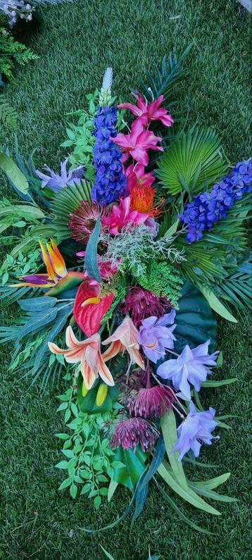  Trouw decoratie gekleurde kunstbloemen pluimen enz. beschikbaar voor biedingen