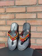 Afrikaanse leren teenslippers, Kleding | Dames, Schoenen, Ophalen of Verzenden, Zo goed als nieuw