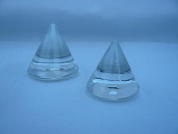 Piramides glas beschikbaar voor biedingen