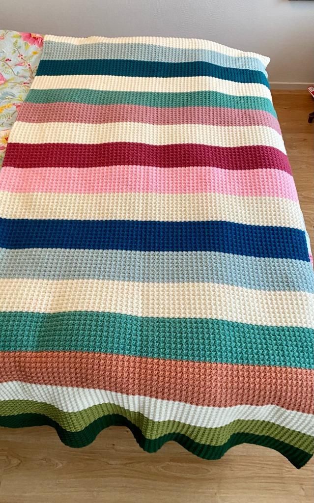 Woondeken, sprei, plaid, roze, gestreept, golfjessteek, Huis en Inrichting, Woonaccessoires | Plaids en Woondekens, Nieuw, Ophalen of Verzenden
