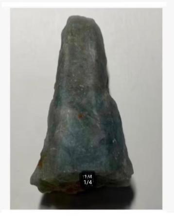 Ruw stuk aquamarijn 95 gram/ 7 x 3,5 cm beschikbaar voor biedingen