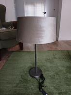 Staande Lamp met grijs/zilver velours kap (ophalen Laren nh), Huis en Inrichting, Verzenden, Klassiek, Zo goed als nieuw, Metaal