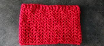 Handgemaakte Rode Colsjaal beschikbaar voor biedingen