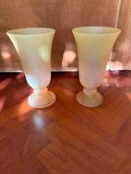 Twee vintage gekleurde glazen vazen, Ophalen, Gebruikt, Overige kleuren, Glas
