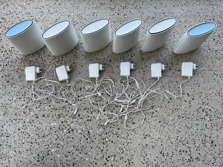 Netgear Orbi RB 50 v2 Wifi mesh systeem 2 router 4 satellite, Computers en Software, Routers en Modems, Gebruikt, Router, Ophalen of Verzenden