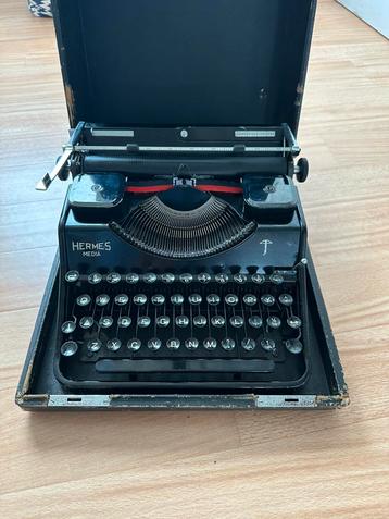 Hermes typemachine in koffer (werkt nog) beschikbaar voor biedingen