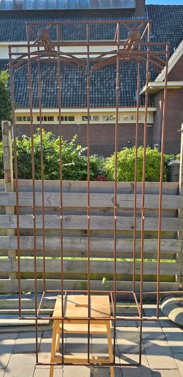 Grote Landelijke IJzeren Kapstok met Hangers beschikbaar voor biedingen