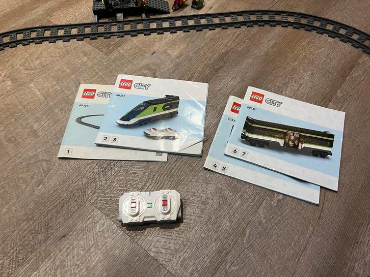 LEGO City Trein 60337 - Compleet met Doos en Boekjes, Kinderen en Baby's, Speelgoed | Duplo en Lego, Zo goed als nieuw, Ophalen of Verzenden