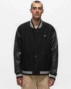 Nike Authentics varsity jacket maat S, Kleding | Heren, Zwart, Nike, Nieuw, Ophalen of Verzenden