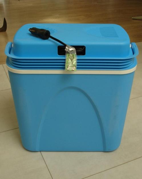 In nieuw staat koelbox 22 liter 12V lxbxh 40 x 25 x 40cm, Caravans en Kamperen, Koelboxen, Zo goed als nieuw, Koelbox, Elektrisch