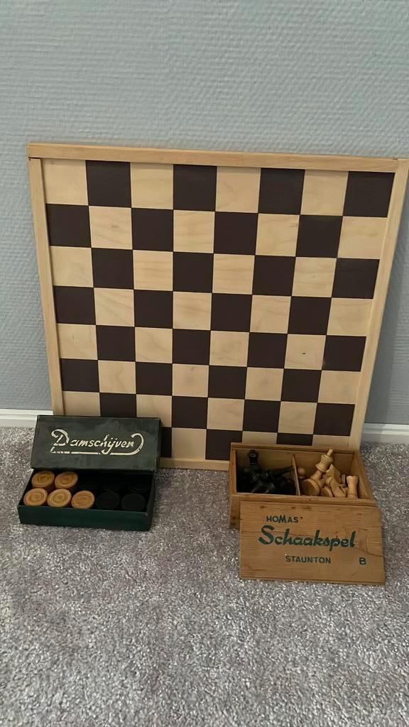 Complete dambord/ schaakbord met damstenen en schaakstukken, Hobby en Vrije tijd, Gezelschapsspellen | Bordspellen, Gebruikt, Een of twee spelers