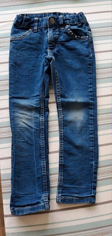 Meisjes spijkerbroek mt. 110 + één skinnybroek gratis mt 110 beschikbaar voor biedingen