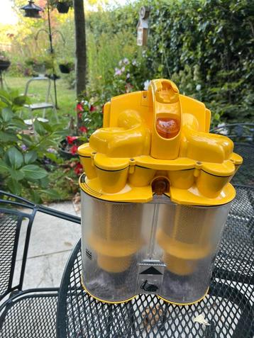 Dyson DC 11 stofcontainer en uitschuifbare steel beschikbaar voor biedingen