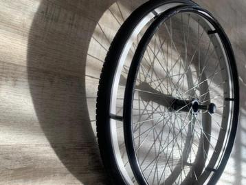 Rolstoel wielen met massieve banden beschikbaar voor biedingen