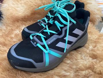 Adidas Terrex (lees de info aub) beschikbaar voor biedingen