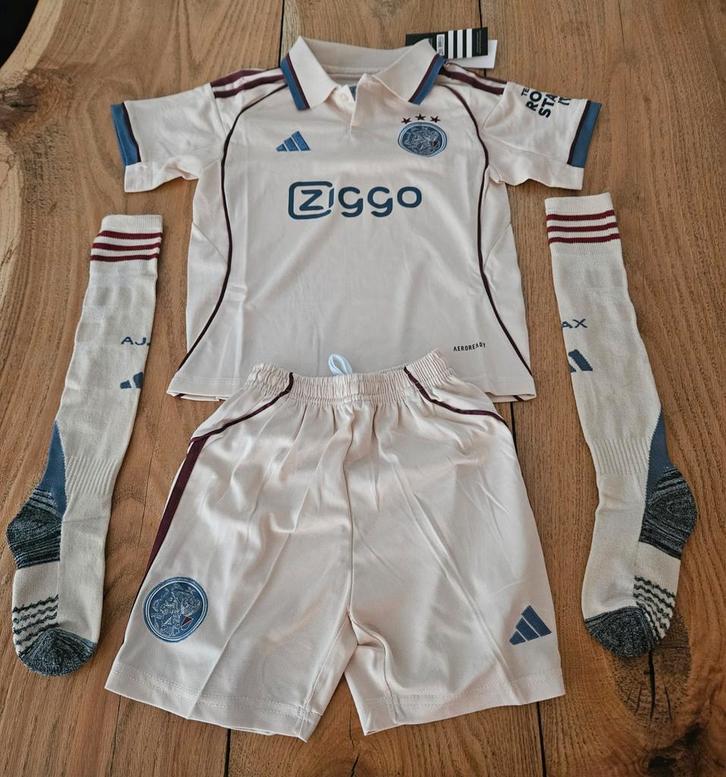 Ajax kindersetjes uitsetjes compleet tenue, Sport en Fitness, Voetbal, Nieuw, Shirt, Maat XS of kleiner, Ophalen of Verzenden