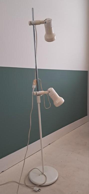 Vintage jaren 60/70 witte vloerlamp beschikbaar voor biedingen
