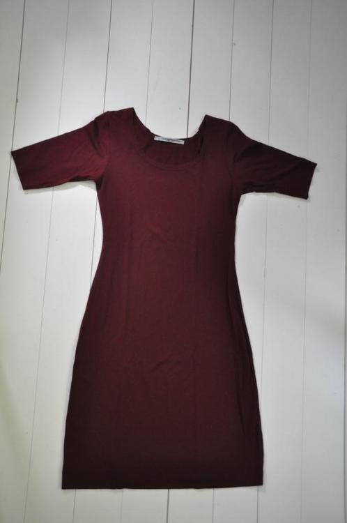 Jurk Cora Kemperman wijnrood slank model korte mouw maat S, Kleding | Dames, Jurken, Zo goed als nieuw, Maat 36 (S), Rood, Onder de knie