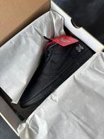 Nike SB Dunk Low Supreme Black EUR41/US8, Ophalen of Verzenden, Zo goed als nieuw, Zwart