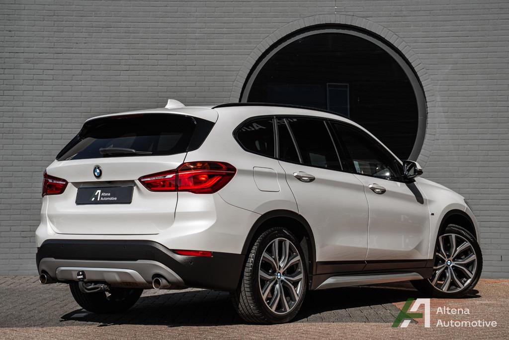 BMW X1 sDrive20i Orange Edition II panodak, sportstoelen, le, Auto's, Euro 6, Wit, SUV of Terreinwagen, 1460 kg