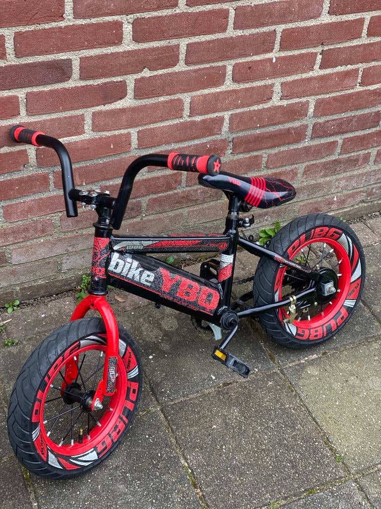 Zwarte en rode crossfiets, Fietsen en Brommers, Fietsen | Crossfietsen en BMX, Gebruikt, Staal, Ophalen of Verzenden, Minder dan 16 inch