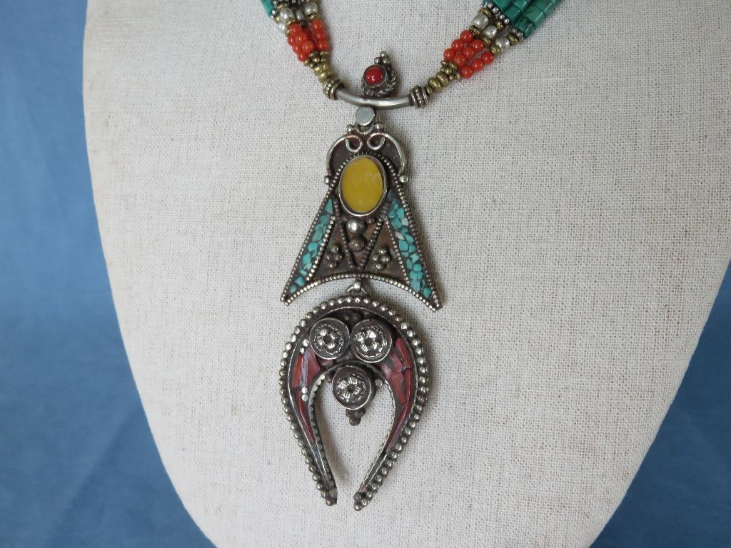 Hals sieraad met turquoise en koraal . 20e eeuw, Sieraden, Tassen en Uiterlijk, Kettingen, Ophalen of Verzenden, Gebruikt, Steen of Mineraal