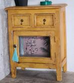 Boho vitrinekastje pronkkastje theekastje ibiza geel, Huis en Inrichting, Kasten | Vitrinekasten, Ophalen, Met plank(en), 50 tot 100 cm