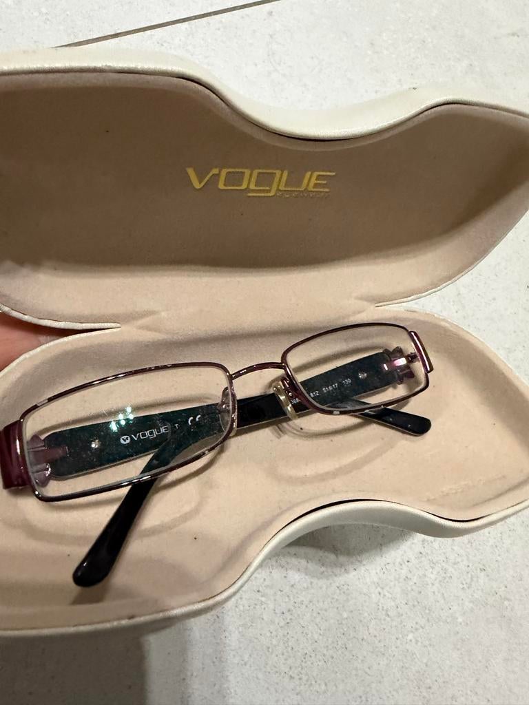 Vogue brilmontuur met etui, Ophalen of Verzenden, Gebruikt