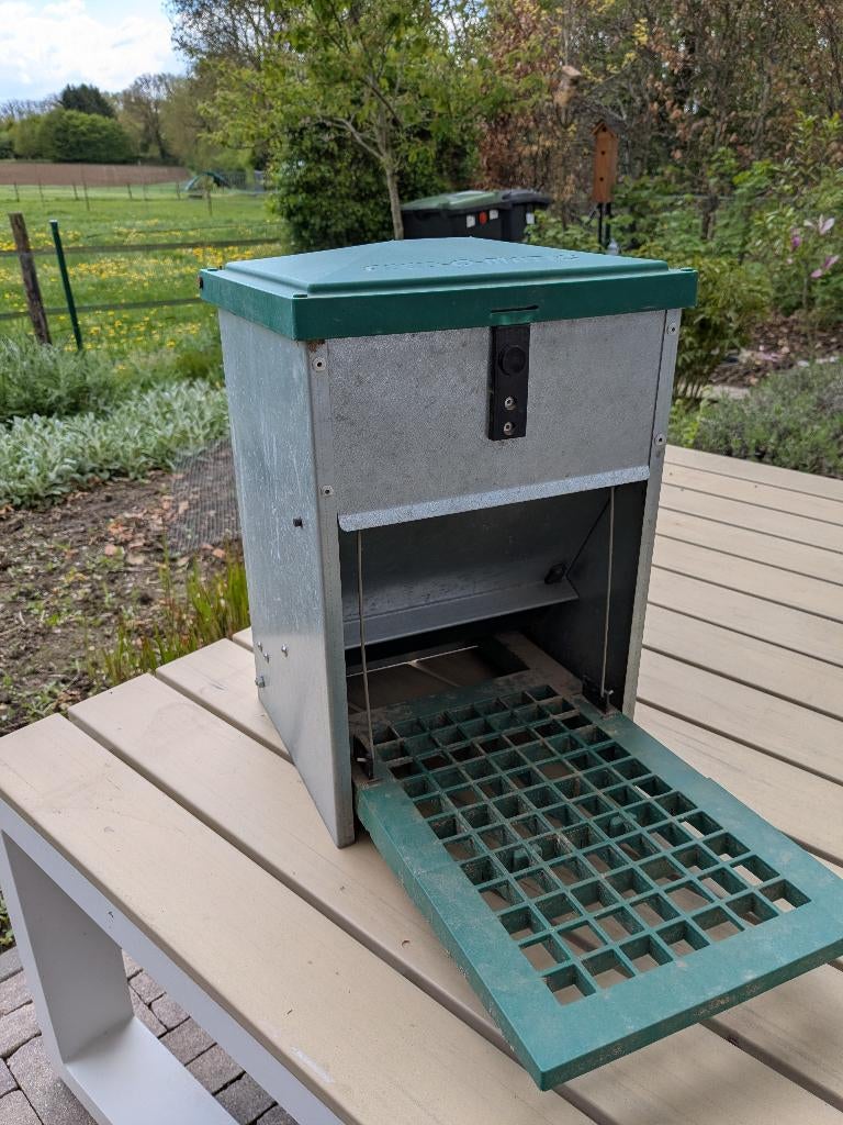Feed-o-matic kippen voerbak, Dieren en Toebehoren, Pluimvee | Toebehoren, Ophalen, Zo goed als nieuw, Drinken en Voederen