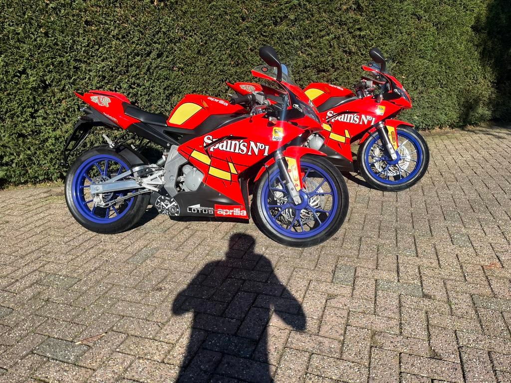2x Aprilia RS 50 RS50 spains no1 NIEUWSTAAT origineel, Ophalen, Zo goed als nieuw