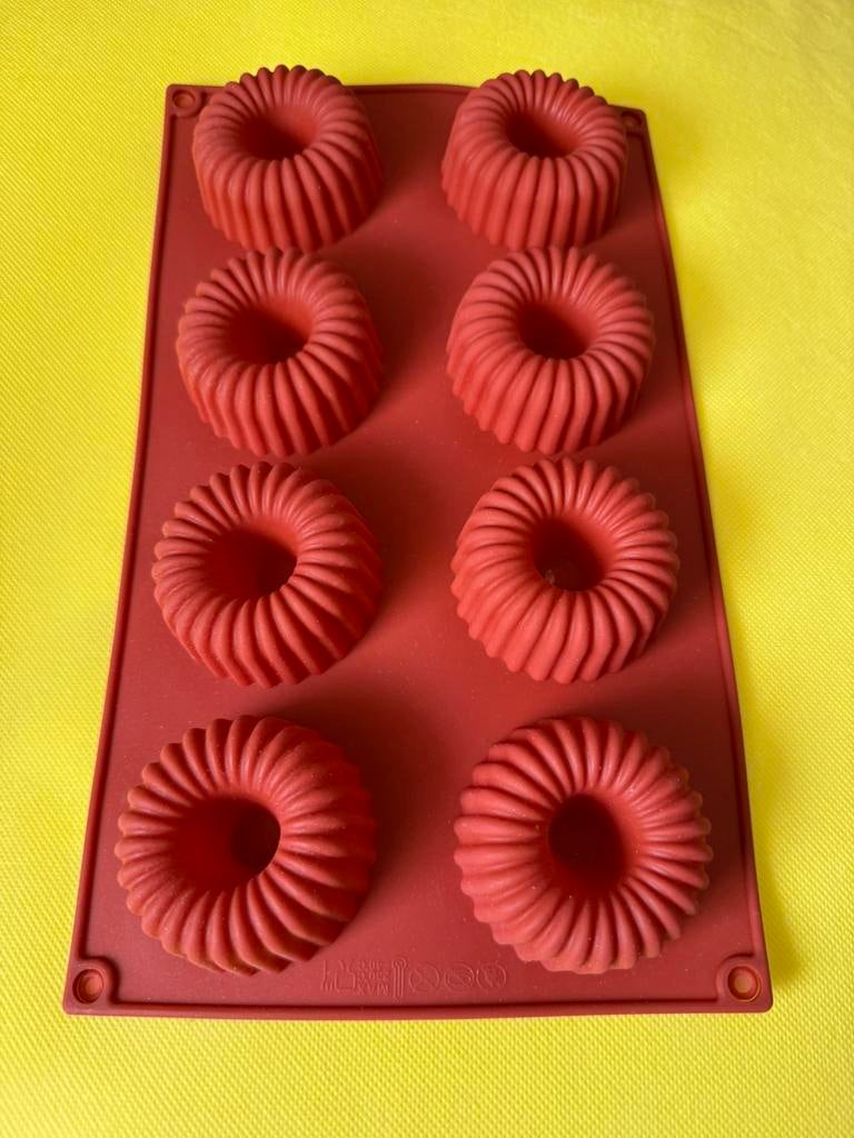 Chocolade bonbon truffel mold mall bakvorm rond, Hobby en Vrije tijd, Taarten en Cupcakes maken, Ophalen of Verzenden, Zo goed als nieuw