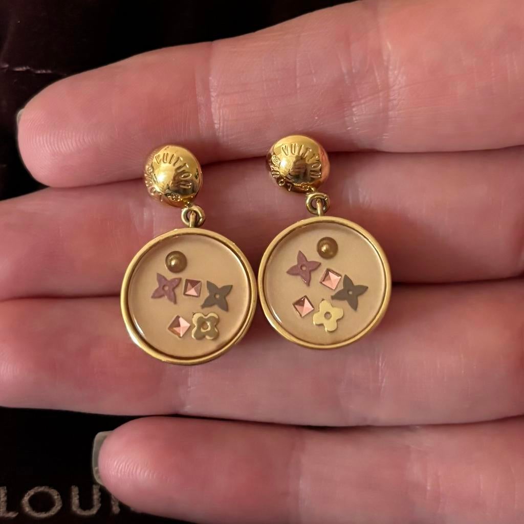 Louis Vuitton Oorbellen + bon + doosje, Hangers, Nieuw, Ophalen of Verzenden, Goud