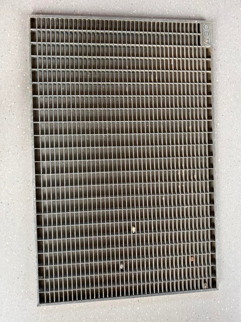 IJzeren roosters, Doe-het-zelf en Verbouw, Metalen, Ophalen, Zo goed als nieuw