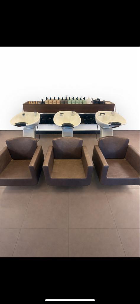 Complete kappersinrichting te koop, Diensten en Vakmensen, Kappers en Thuiskappers, Bruidskapsels, Hairextensions, Knippen, Permanenten