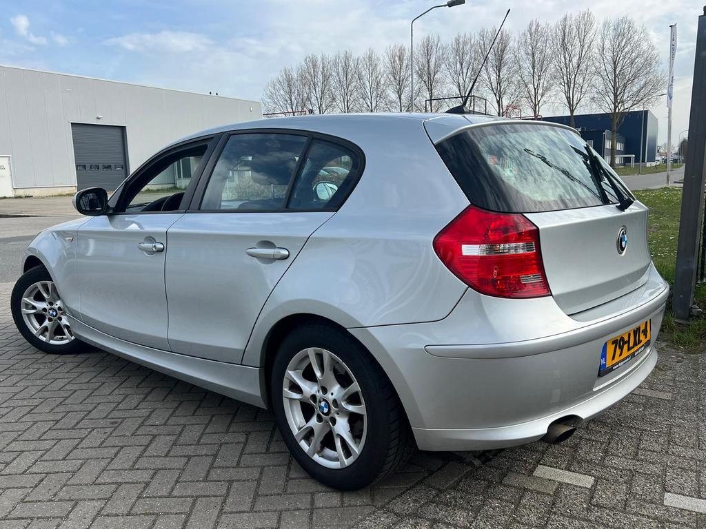 BMW 1-Serie 2.0 116I 5DRS 2010 Leer Clima Cruise, Auto's, 1-Serie, Achterwielaandrijving, 1995 cc, Zwart
