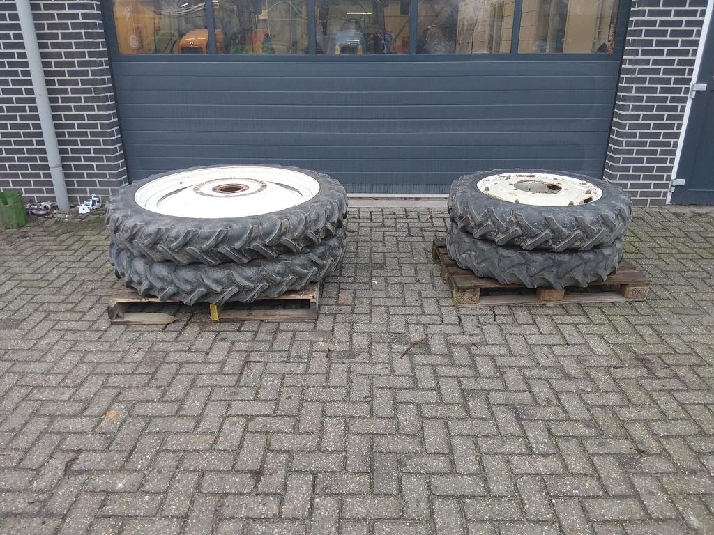 Cultuurwielen 230/95 R28 230/95 R44 FIat / New Holland TL T5, Zakelijke goederen, Agrarisch | Onderdelen | Banden, Velgen en Assen