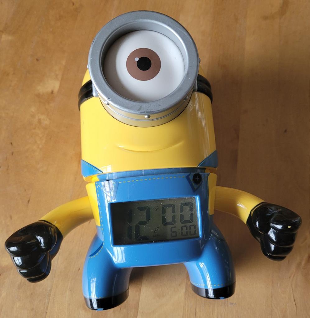 Minion klok minions eenoog, Ophalen of Verzenden, Gebruikt, Digitaal