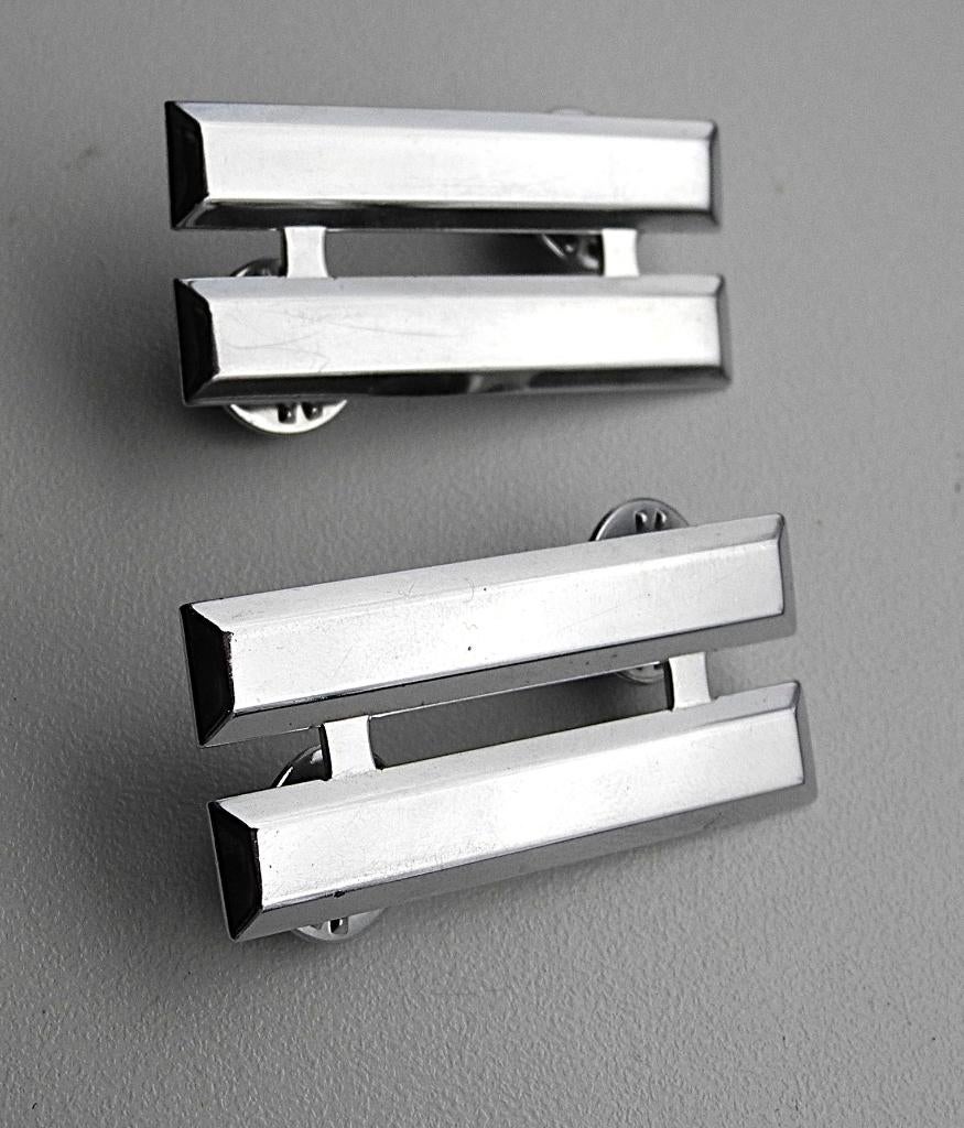 2 rangonderscheidingstekens ca. 42 x 20 mm. van metaal, Verzamelen, Militaria | Algemeen, Ophalen of Verzenden, Overige soorten