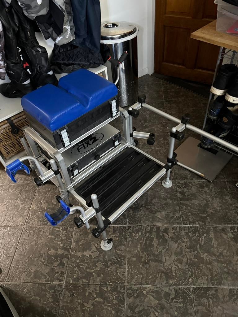 Vis kist met  veel accesiores, Watersport en Boten, Hengelsport | Witvissen, Ophalen of Verzenden, Zo goed als nieuw, Overige typen