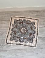 Sjaal met Paisley Patroon - Beige, Bruin, Zwart, Ophalen of Verzenden, Zo goed als nieuw, Maat 38/40 (M), Sjaal