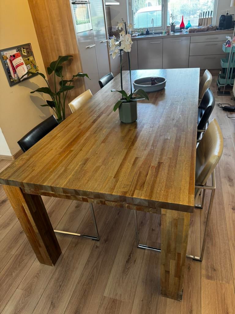 Unieke handgemaakte massief notenhouten eettafel 240x100, Huis en Inrichting, Ophalen, Gebruikt, 200 cm of meer, Vijf personen of meer
