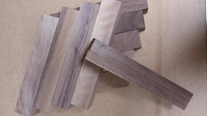 Amerikaanse Walnoot blokken 3 x 3 x 450 cm, Hobby en Vrije tijd, Overige Hobby en Vrije tijd, Nieuw, Ophalen of Verzenden