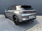 Volkswagen T-Roc 1.5 eTsi R-Line First Edition | Trekhaak we, 730 kg, Zwart, 4 cilinders, Leder en Stof