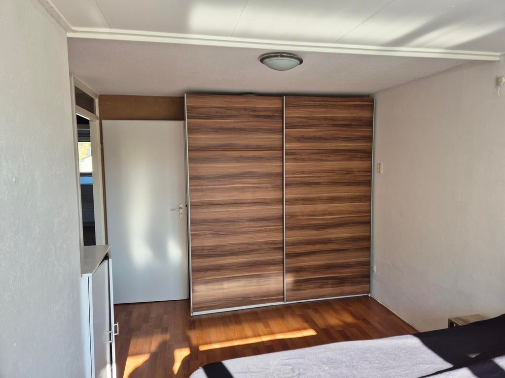 Ruime kledingkast met schuifdeuren, Ophalen, Met deur(en), Gebruikt, 200 cm of meer