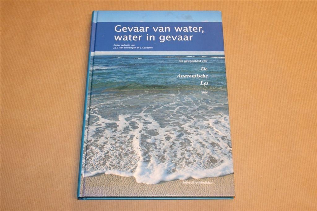 Gevaar van water, water in gevaar, Ophalen of Verzenden, Zo goed als nieuw