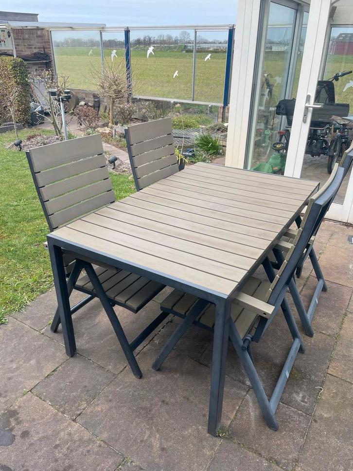 Intratuin Tuintafel 90x150 cm met 4 stoelen, Tuin en Terras, Tuinsets en Loungesets, Gebruikt, Tuinset, Kunststof, 4 zitplaatsen