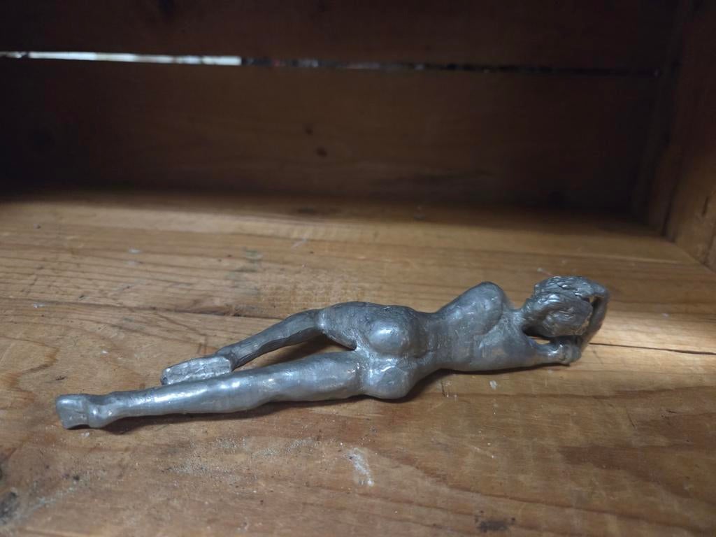 Vintage Liggende Naakte Vrouw Beeldje - Metaal, Ophalen of Verzenden