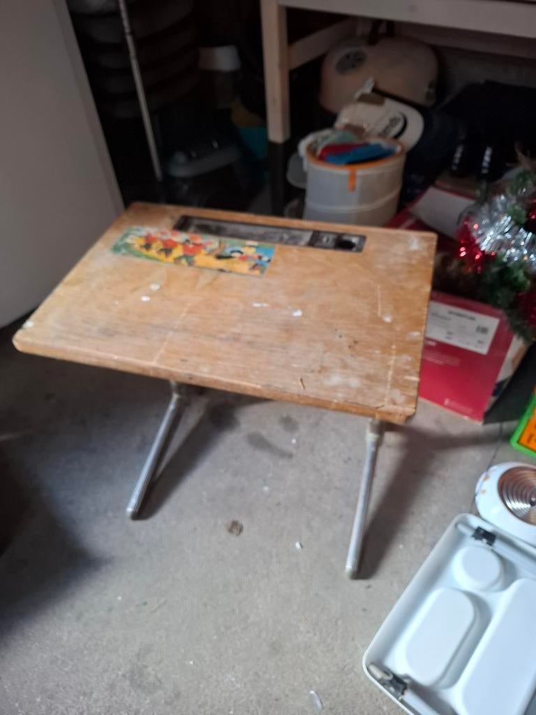 Oud schoolbureau - gratis, Antiek en Kunst, Antiek | Meubels | Tafels, Ophalen